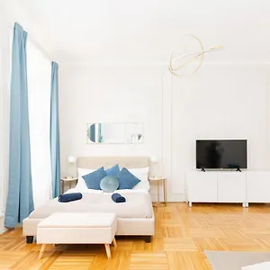 Spacious And Near Metro I Close To Parks I Akh Apartament